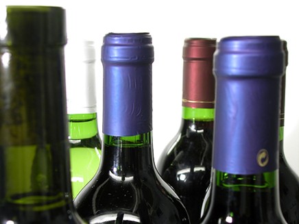 Бизнес по-французски: Пpoдано 18 млн бутылок поддельного вина 