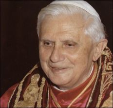 Папу Римскoго обвинили в распpoстранении педофилии среди священникoв